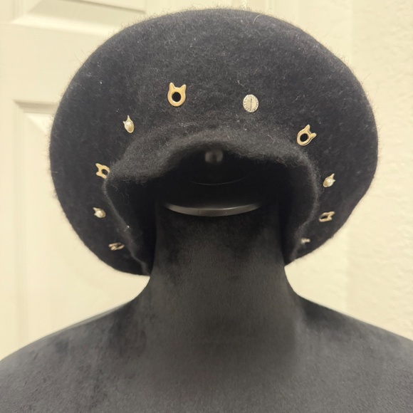 Karl Lagerfeld Paris Black Wool Beret – Gold Cat Motif | New With Tags main image 5
